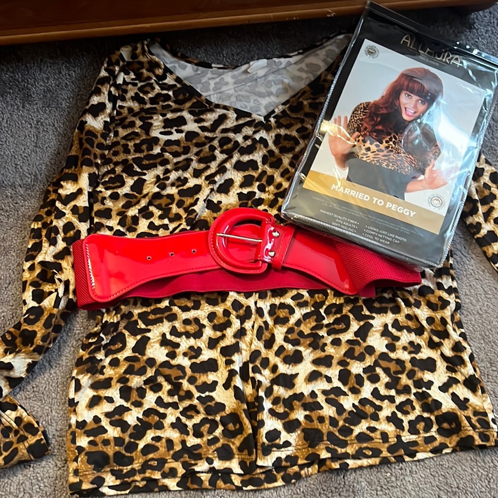 Peggy Bundy Costume Shirt , Belt and Wig size XL women Halloween
